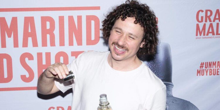 Luisito Comunica sorprende en Miami con su explosivo tequila Gran Malo