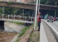 Autoridades continúan por tercer día consecutivo la búsqueda de hombre que cayó al río Guaire