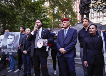 Huida, captura y enigmas del presunto asesino que avivó la llama de la violencia política en Estados Unidos