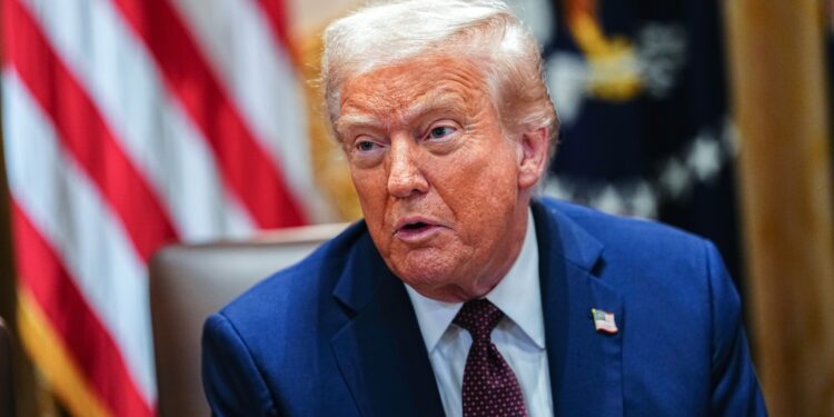 Juez impide que Trump retire el TPS a más de 900,000 venezolanos y haitianos