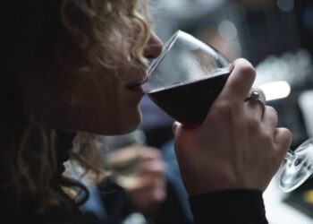 Estudio demostró la eficacia de un parche inteligente para controlar antojos y emociones ligadas a adicciones