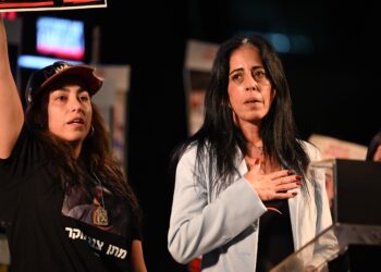 Una multitud inunda Tel Aviv para presionar por la liberación de los rehenes: “Netanyahu, es ahora o nunca”