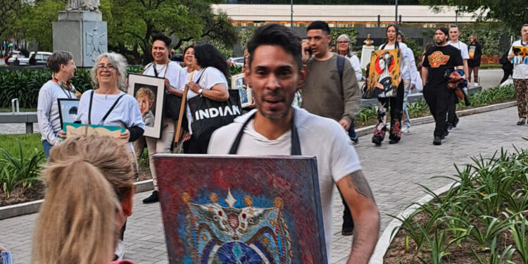 “Arte en el pecho”, la iniciativa venezolana que irrumpió en la Noche de los Museos de Buenos Aires