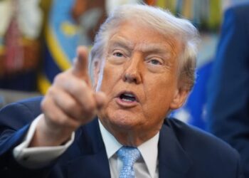 «Tenemos que encargarnos de Venezuela»: Trump no descarta ninguna opción contra el chavismo (VIDEO)