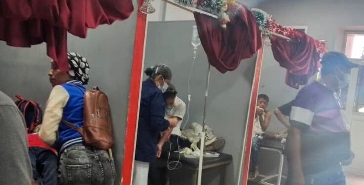 Caos en plantel escolar del Zulia: intoxicación por insecticida dejó al menos 50 niños afectados