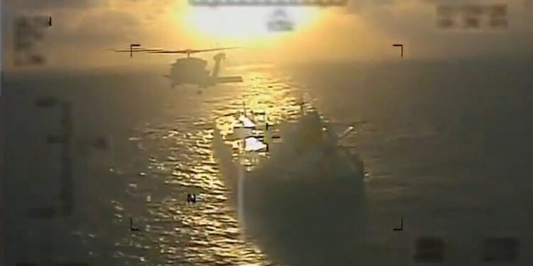 EN VIDEO: Así EEUU realizó operativo para interceptar a segundo petrolero frente a costas de Venezuela