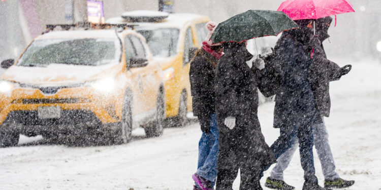 Caos aéreo en EEUU: tormenta invernal provoca el mayor número de vuelos cancelados desde 2020