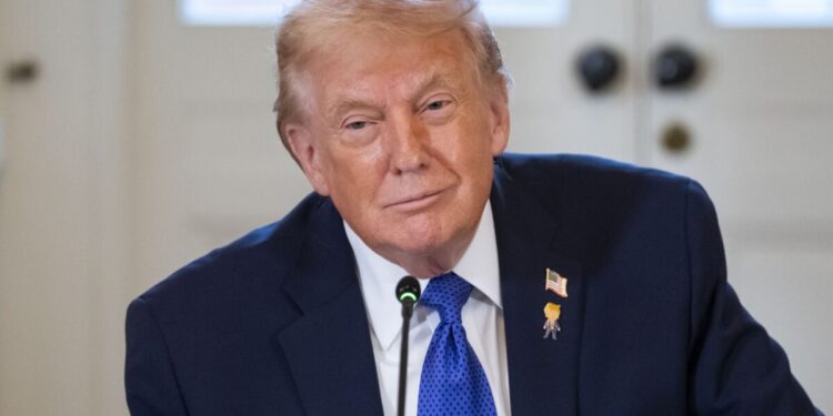 Senado de EE UU rechazó la resolución que buscaba impedir a Trump usar fuerza militar en Venezuela