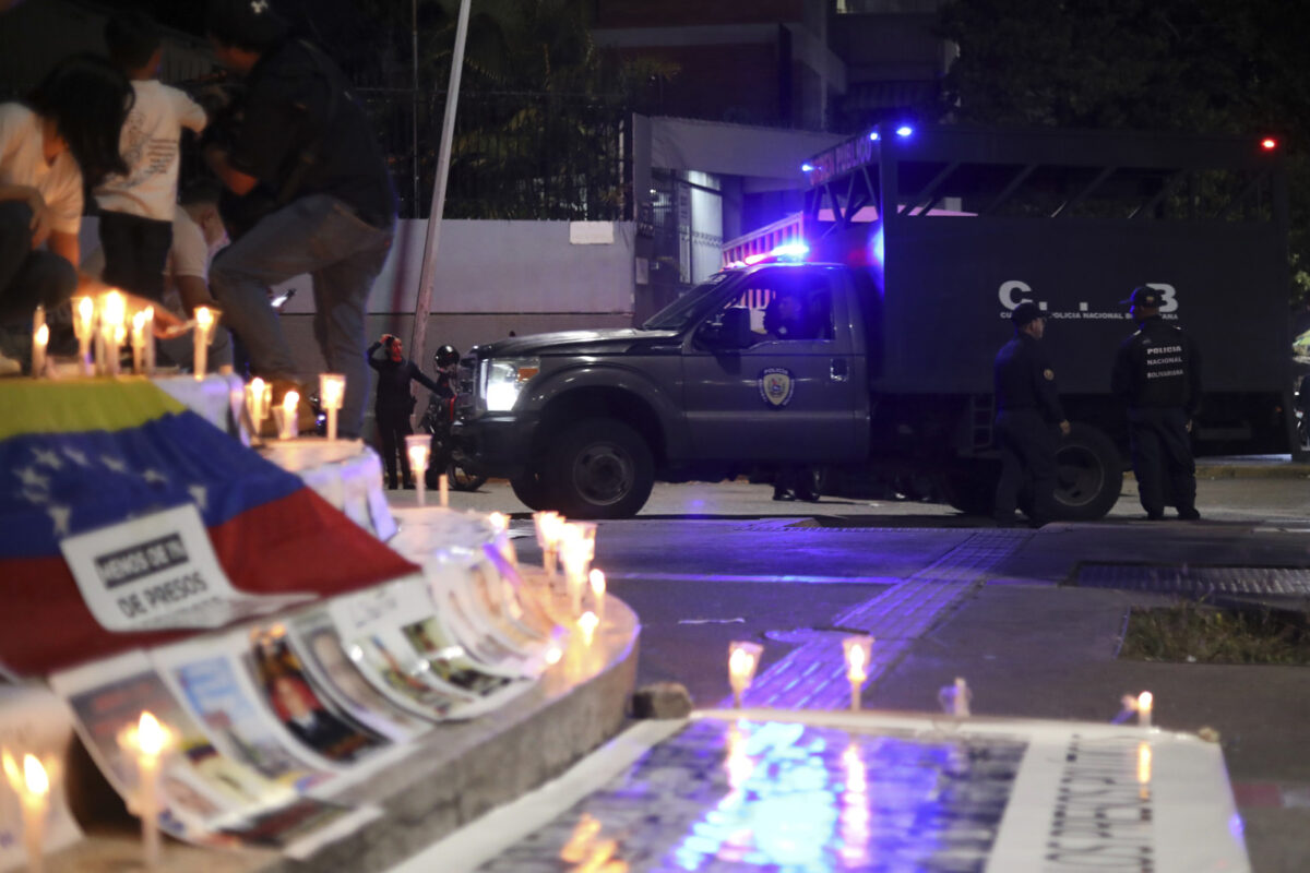 En carpas y colchones: familiares pernoctan por quinto día consecutivo a la espera de la liberación de los presos políticos