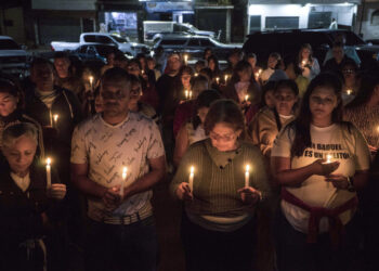 En carpas y colchones: familiares pernoctan por quinto día consecutivo a la espera de la liberación de los presos políticos