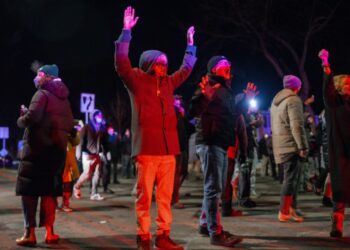 Llamada al 911 contradice relato del gobierno sobre operativo de ICE que dejó herido a un venezolano