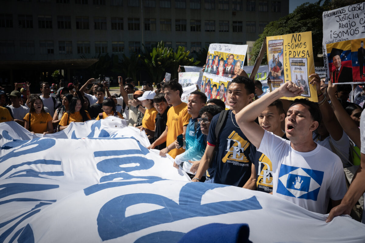En Caracas los estudiantes impulsaron un canto infinito de paz por el Día de la Juventud
