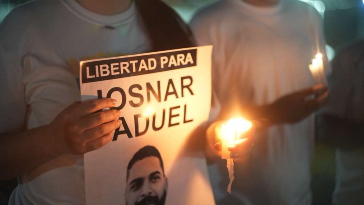 Familiares exigieron una “liberación real” para los presos políticos en Zona 7