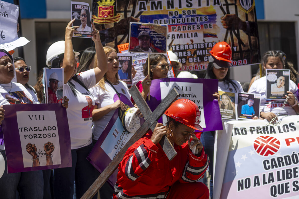 En imágenes: el viacrucis de los familiares de trabajadores de PDVSA detenidos