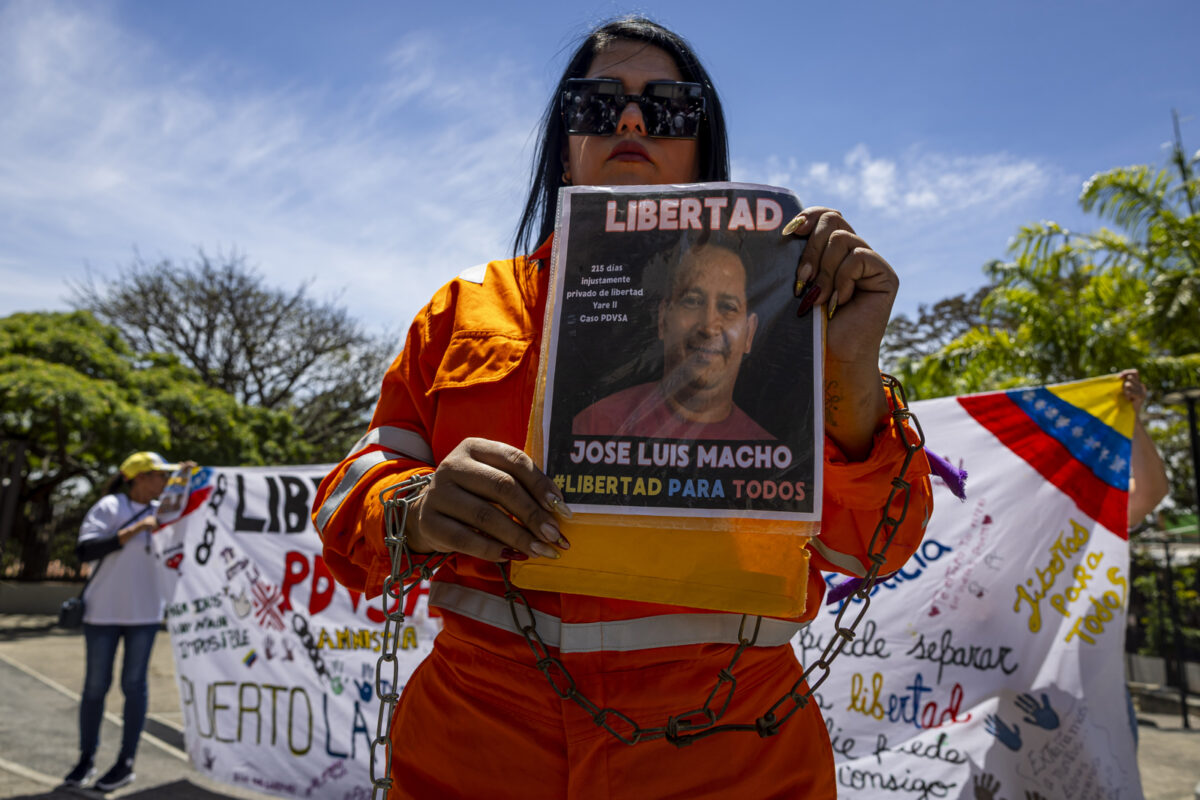 En imágenes: el viacrucis de los familiares de trabajadores de PDVSA detenidos