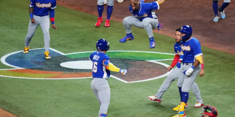 ¡Sayonara! Venezuela acabó con la supremacía de Japón y se metió en semifinales del Clásico Mundial de Béisbol