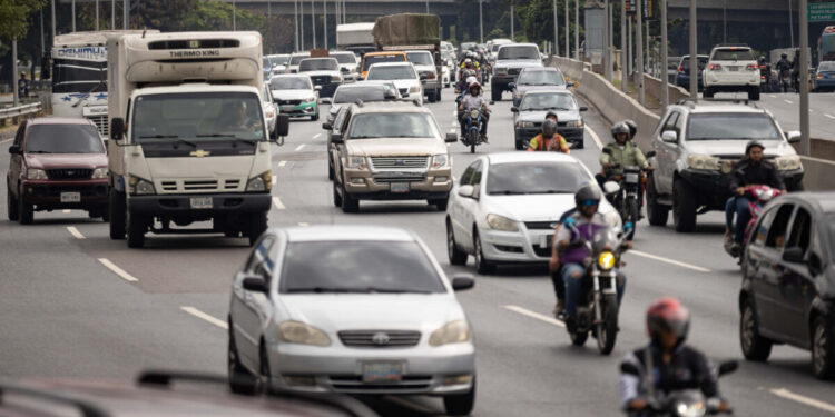 ¿Cuánto dinero necesitan los venezolanos para mantenerse en el país?