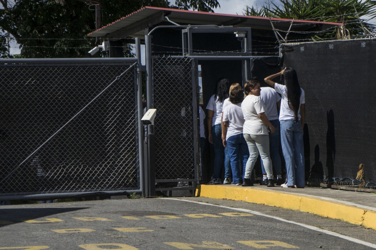 Varios familiares logran visitar a presos políticos por primera vez desde su detención