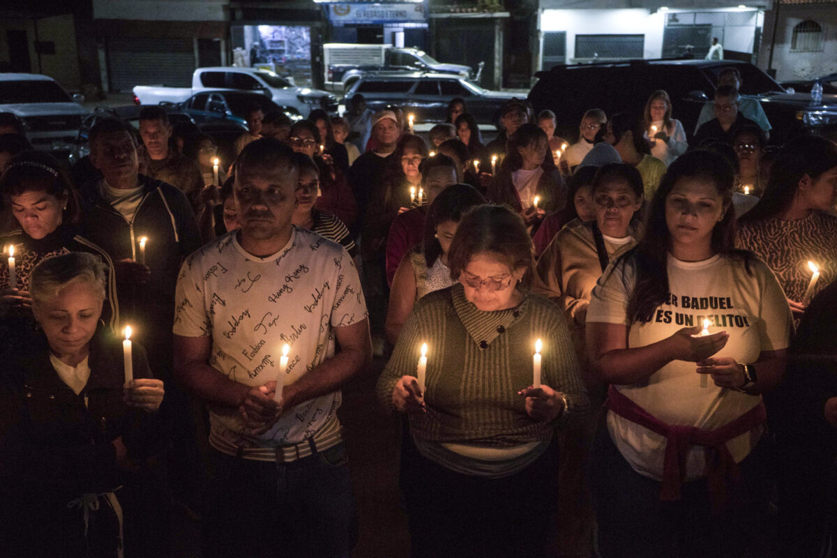 En carpas y colchones: familiares pernoctan por quinto día consecutivo a la espera de la liberación de los presos políticos