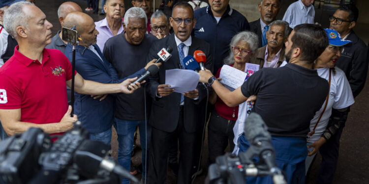 Defensora del Pueblo se comprometió a revisar denuncias de familiares de presos políticos y visitar cárceles