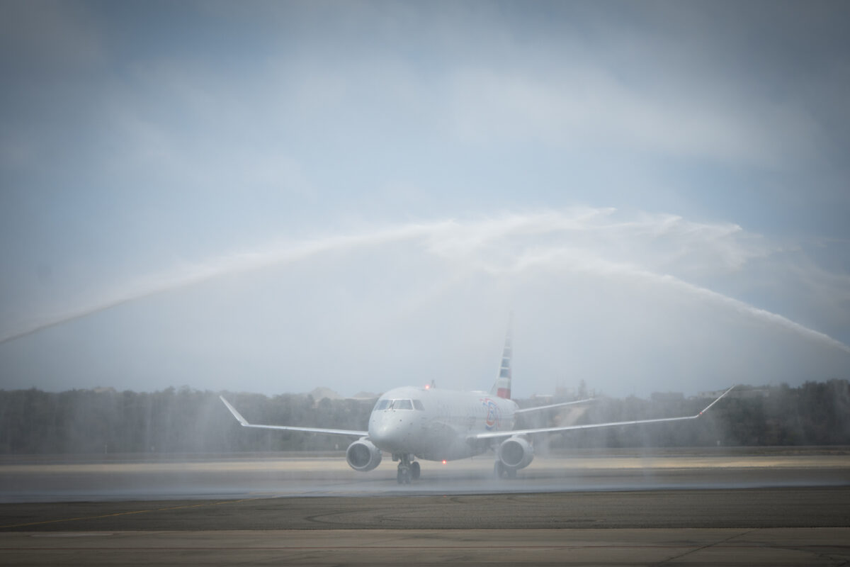 El primer vuelo Caracas-Miami trajo nuevas expectativas a un país lleno de incertidumbres