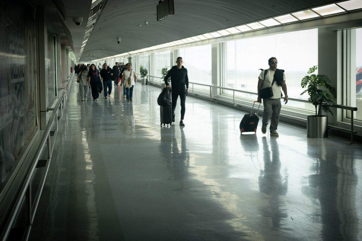 El primer vuelo Caracas-Miami trajo nuevas expectativas a un país lleno de incertidumbres