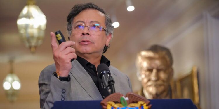 Petro coordinó con el régimen venezolano bombardeo contra el ELN