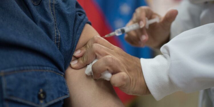 Gobierno amplió a 10 estados el plan de vacunación contra la fiebre amarilla