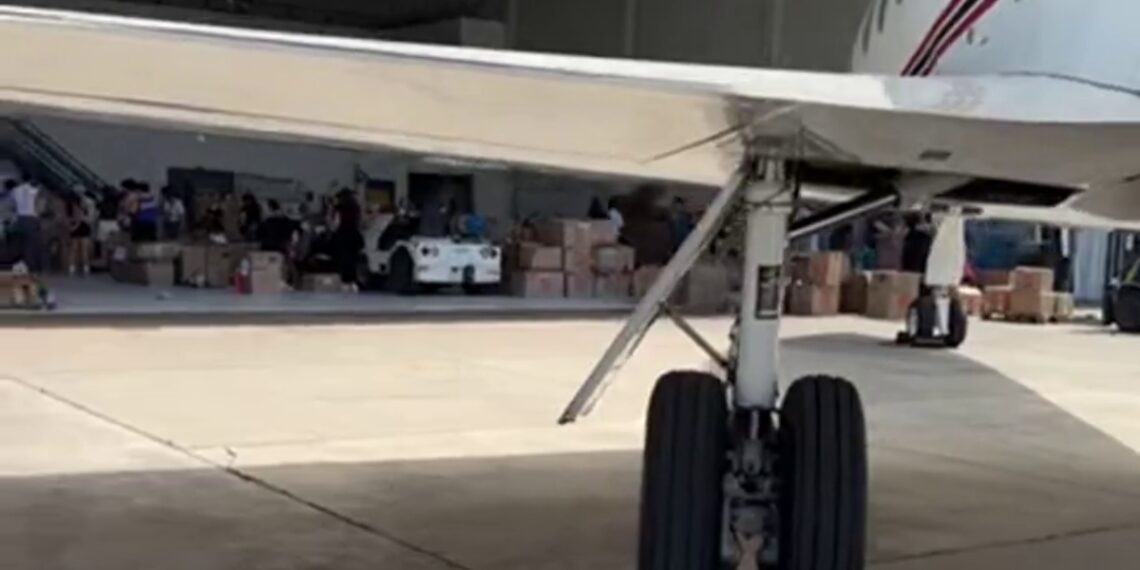 Despegó desde Miami un avión con medicinas para afectados en Venezuela (VIDEO)
