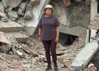 Adolescentes ensayaban un baile cuando ocurrieron los terremotos: sus padres aún buscan entre los escombros