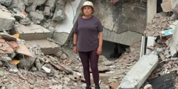 Adolescentes ensayaban un baile cuando ocurrieron los terremotos: sus padres aún buscan entre los escombros