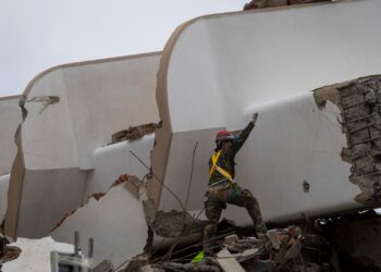 Murió hijo de una Miss World Venezuela tras quedar atrapado en edificio colapsado por terremotos