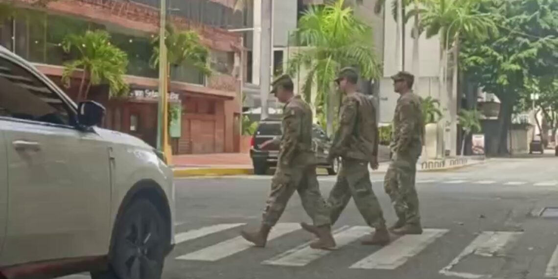 Una imagen inédita sacudió Caracas: así fueron vistos militares de EEUU en El Rosal (VIDEO)