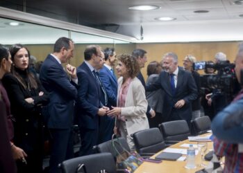 Hacienda ofrece a las comunidades un déficit del 0,1% y recursos récord para el próximo año